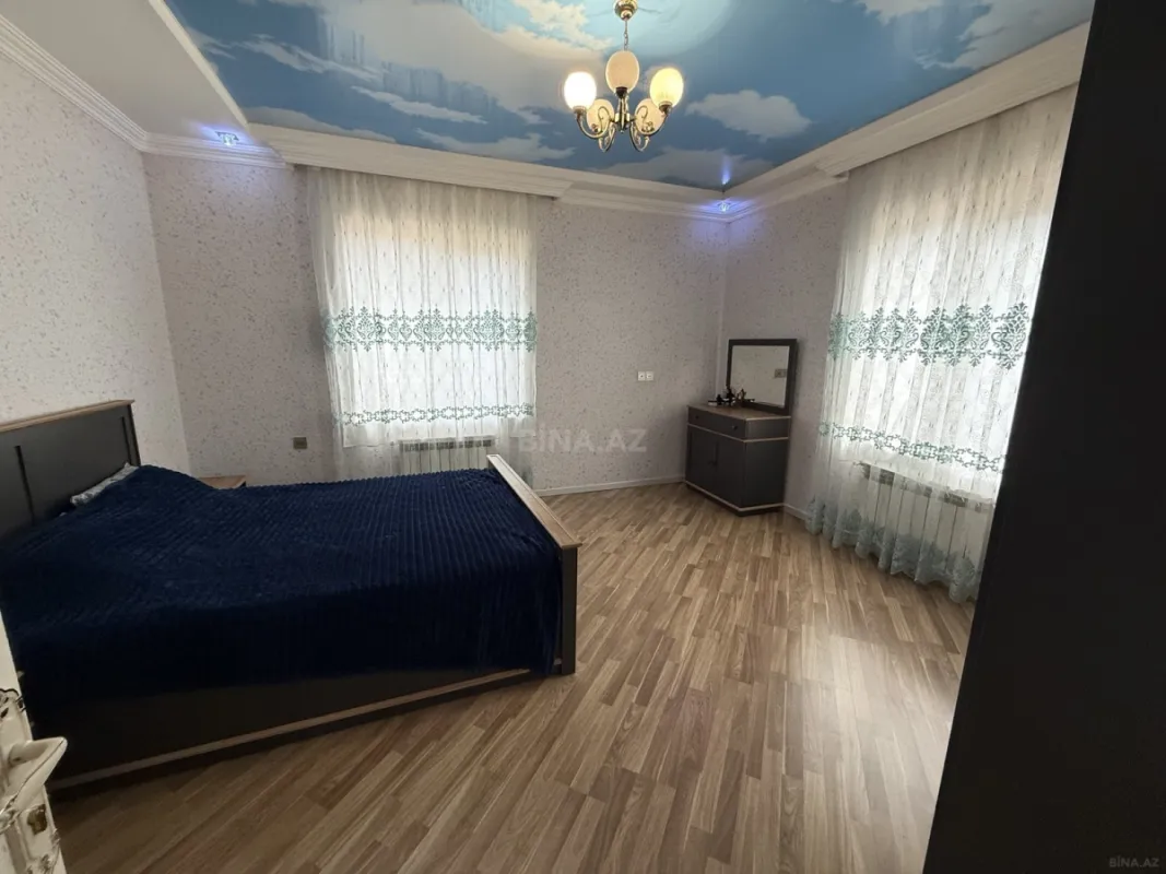 Satılır 5 otaqlı həyət evi 200 m²