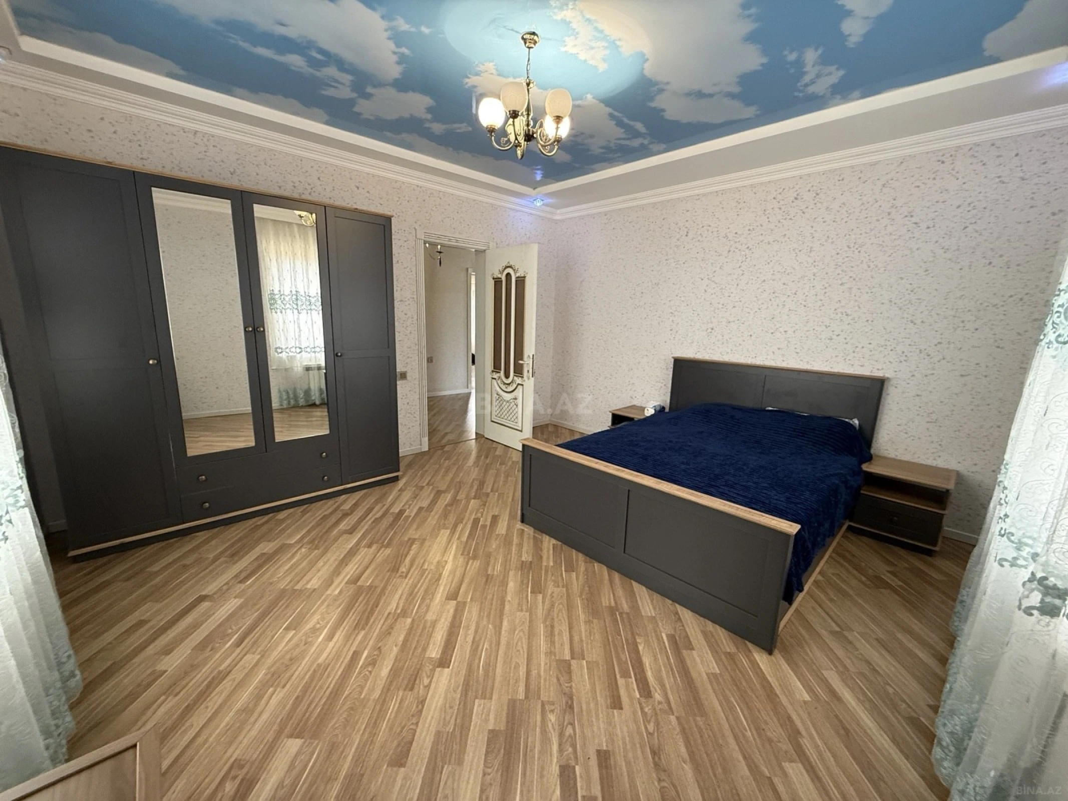 Satılır 5 otaqlı həyət evi 200 m²