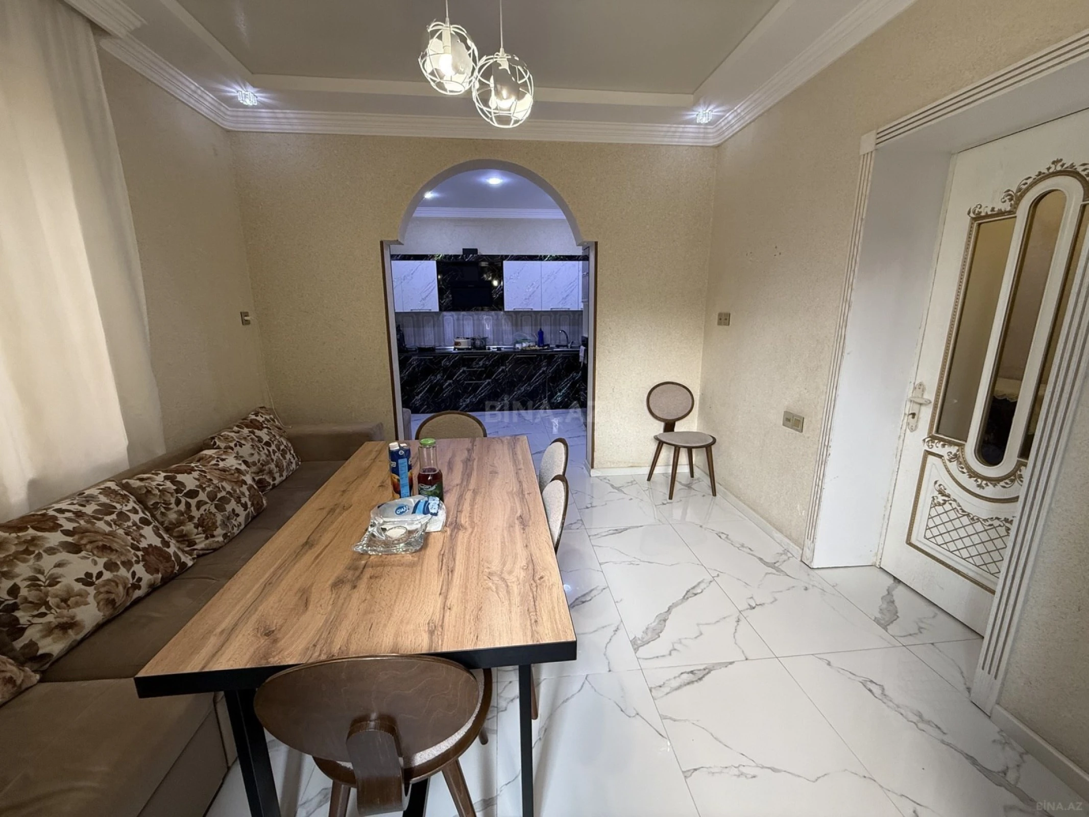 Satılır 5 otaqlı həyət evi 200 m²