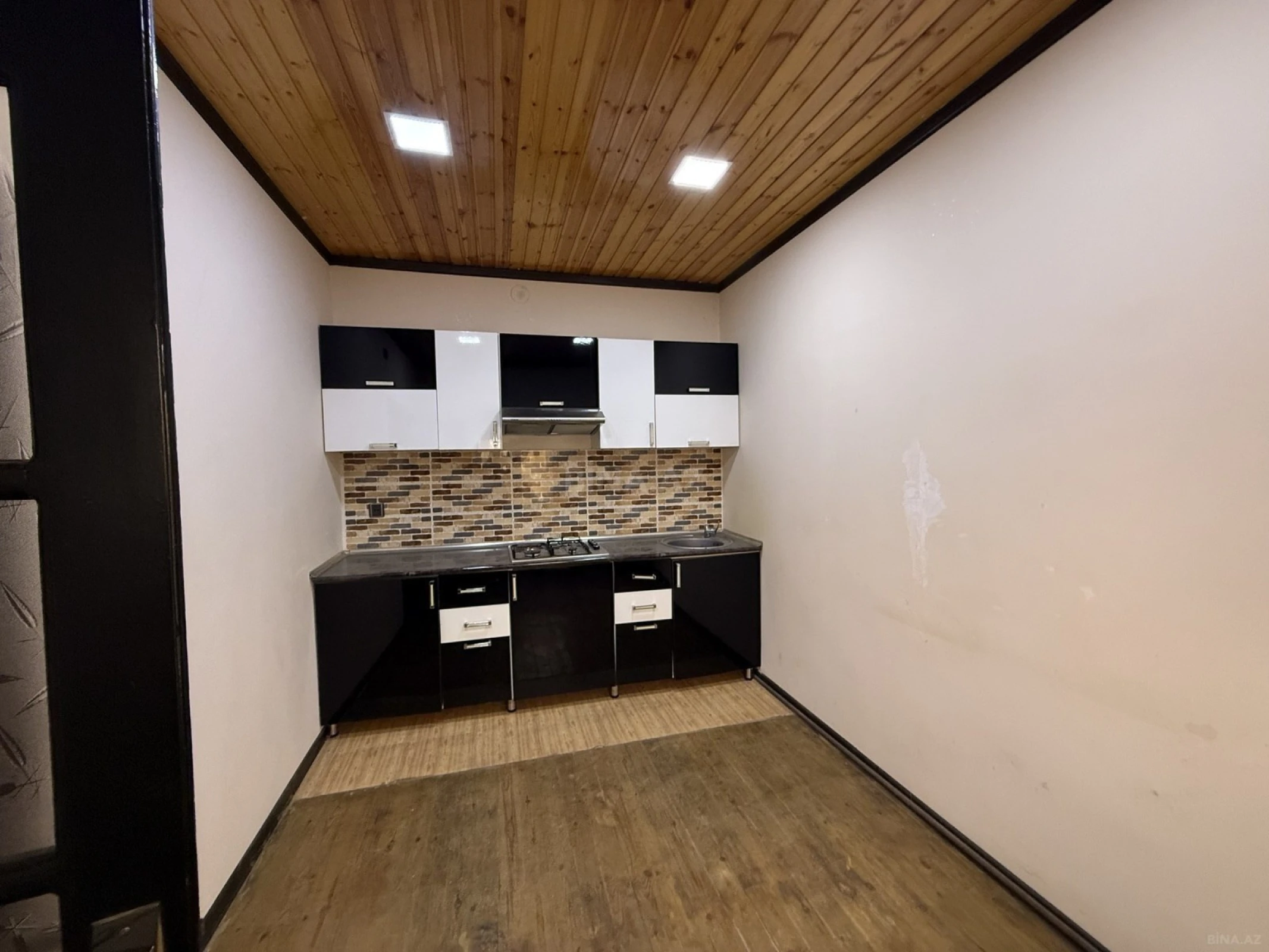 Satılır 5 otaqlı həyət evi 200 m²