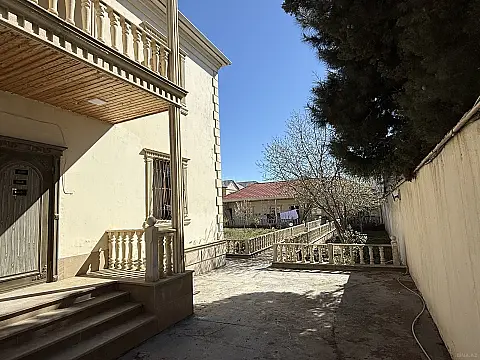Satılır 5 otaqlı həyət evi 200 m²