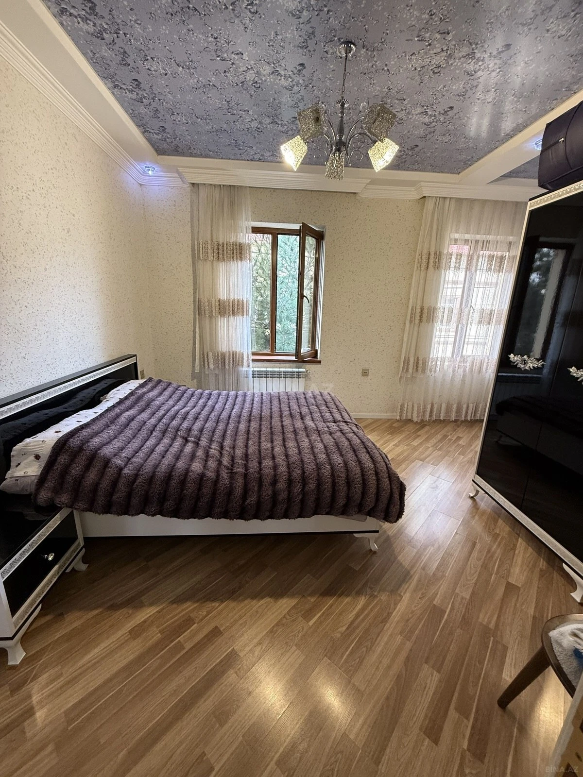 Satılır 5 otaqlı həyət evi 200 m²