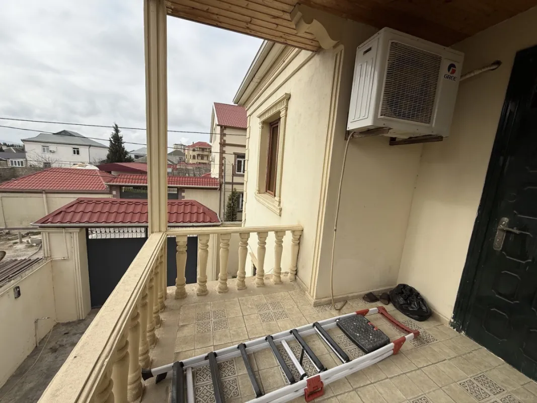 Satılır 5 otaqlı həyət evi 200 m²