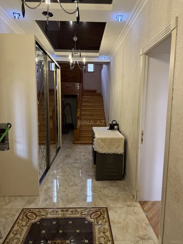 Satılır 5 otaqlı həyət evi 200 m²