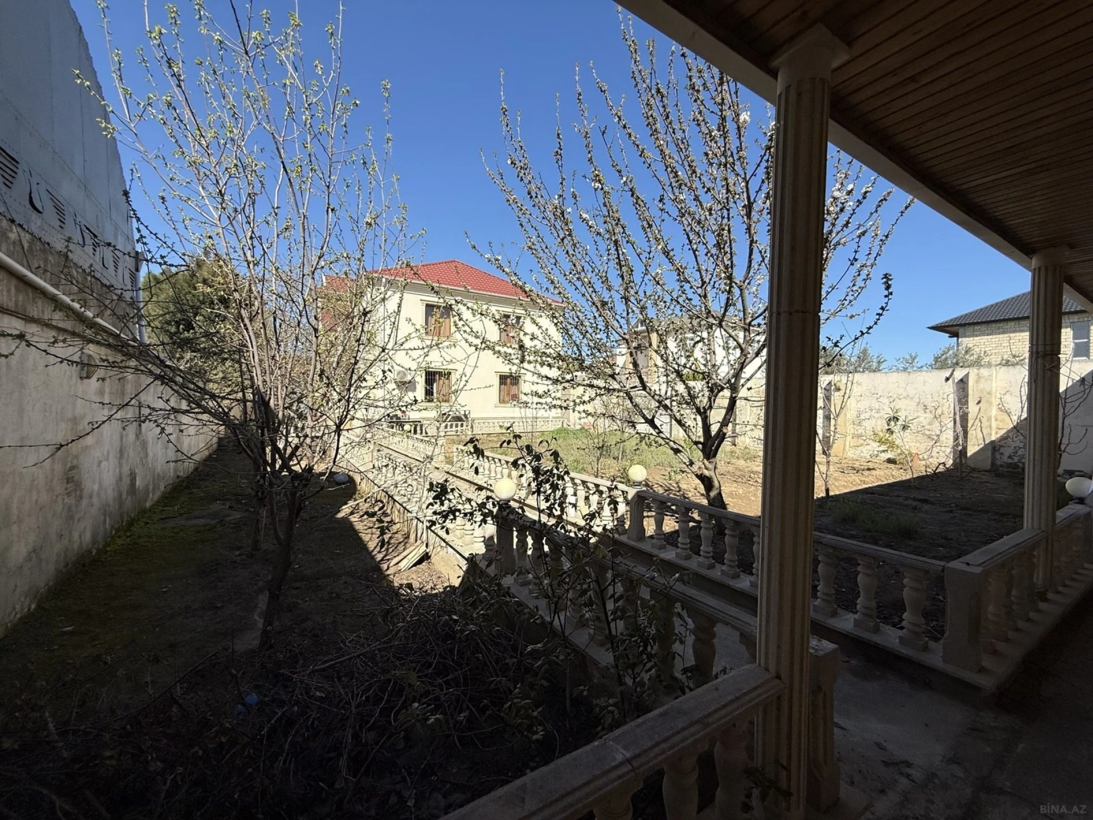 Satılır 5 otaqlı həyət evi 200 m²