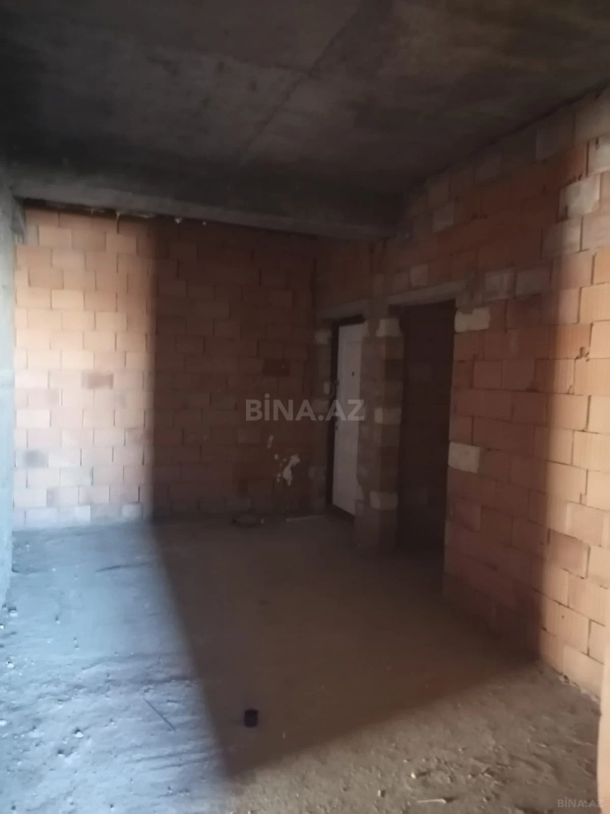 Satılır 3 otaqlı mənzil 136.6 m²