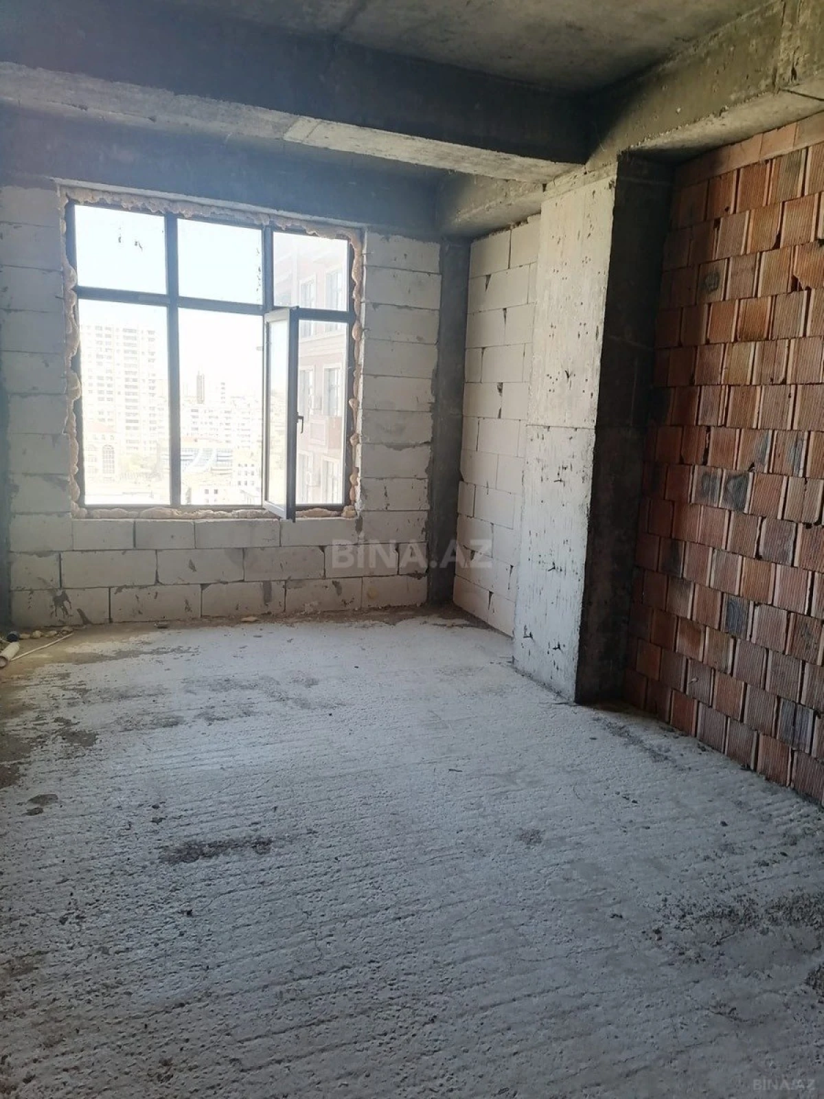 Satılır 3 otaqlı mənzil 136.6 m²