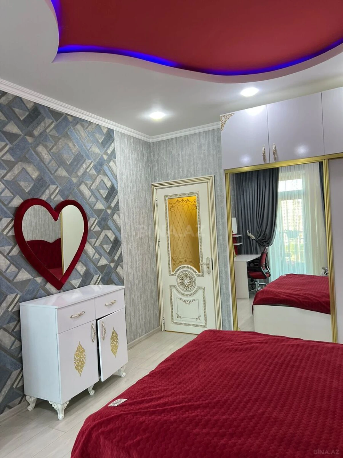 Kirayə verilir 2 otaqlı mənzil 107 m²