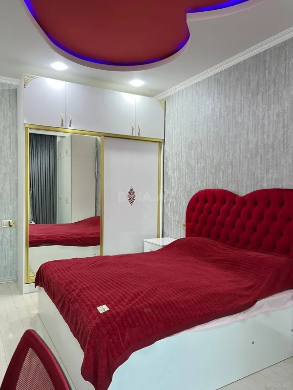 Kirayə verilir 2 otaqlı mənzil 107 m²