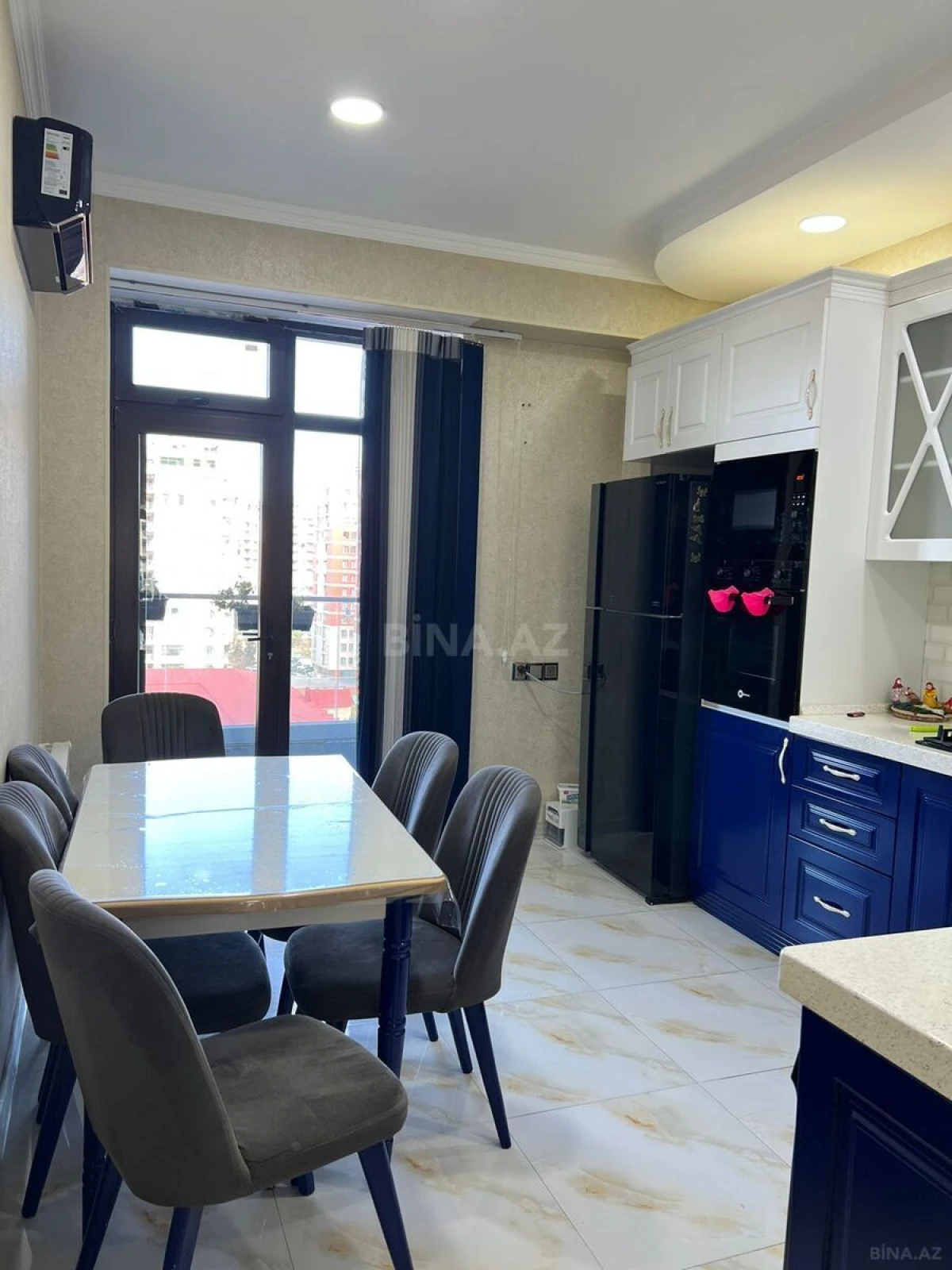 Kirayə verilir 2 otaqlı mənzil 107 m²