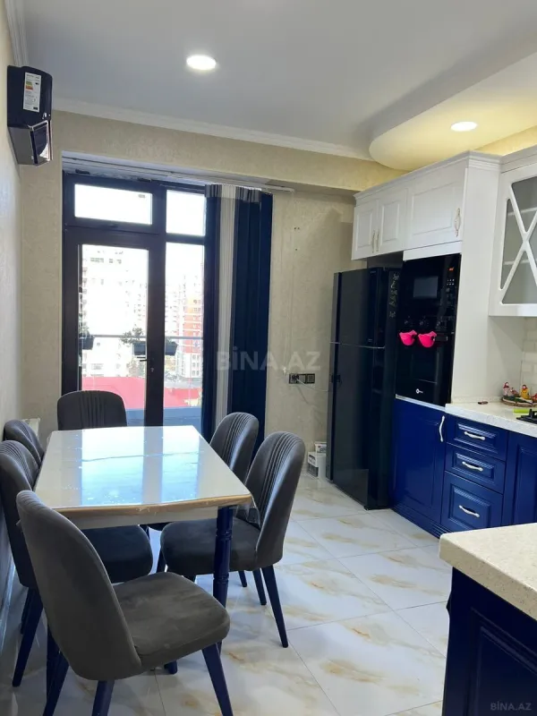 Kirayə verilir 2 otaqlı mənzil 107 m²