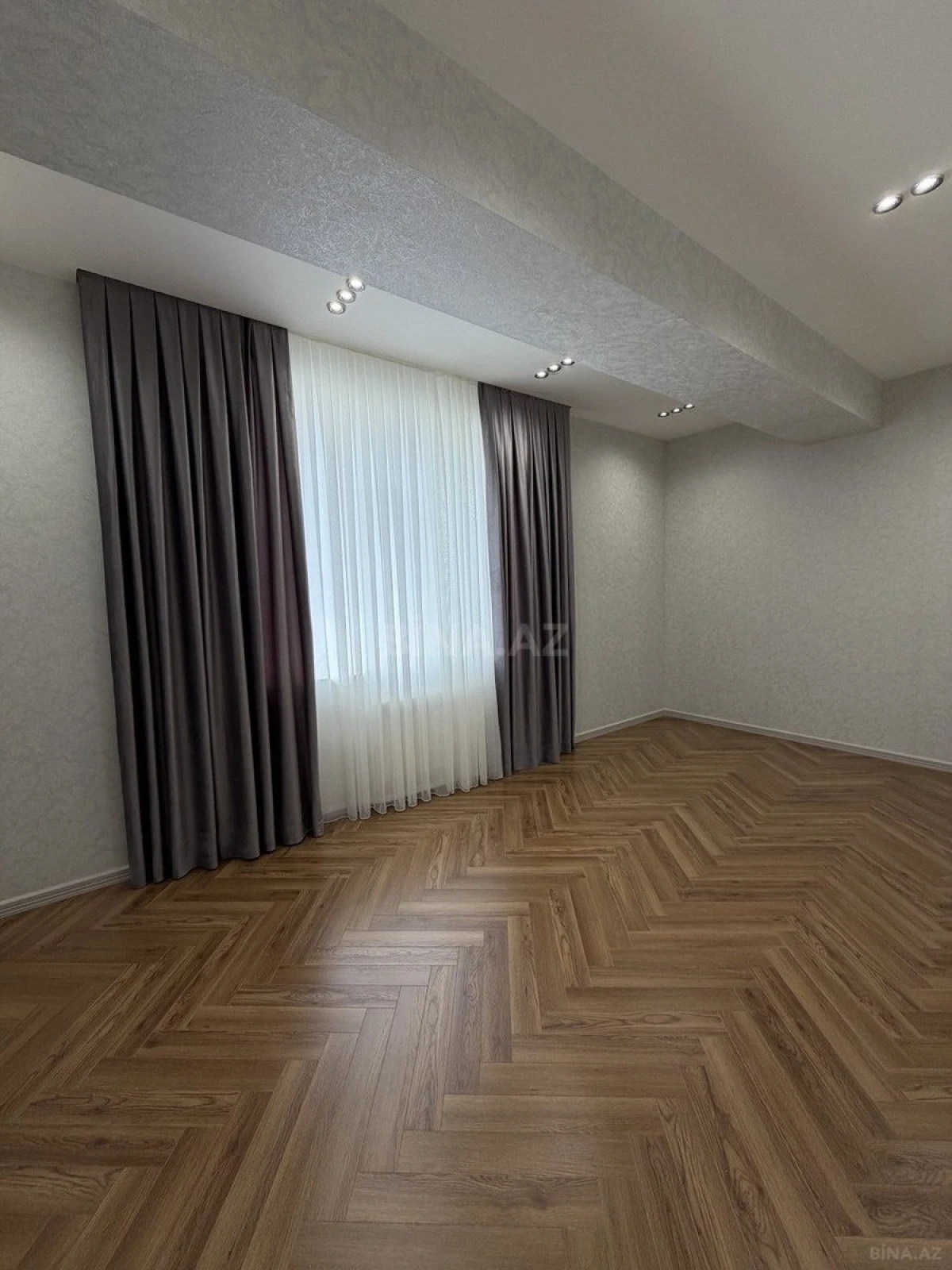 Satılır 3 otaqlı mənzil 105 m²