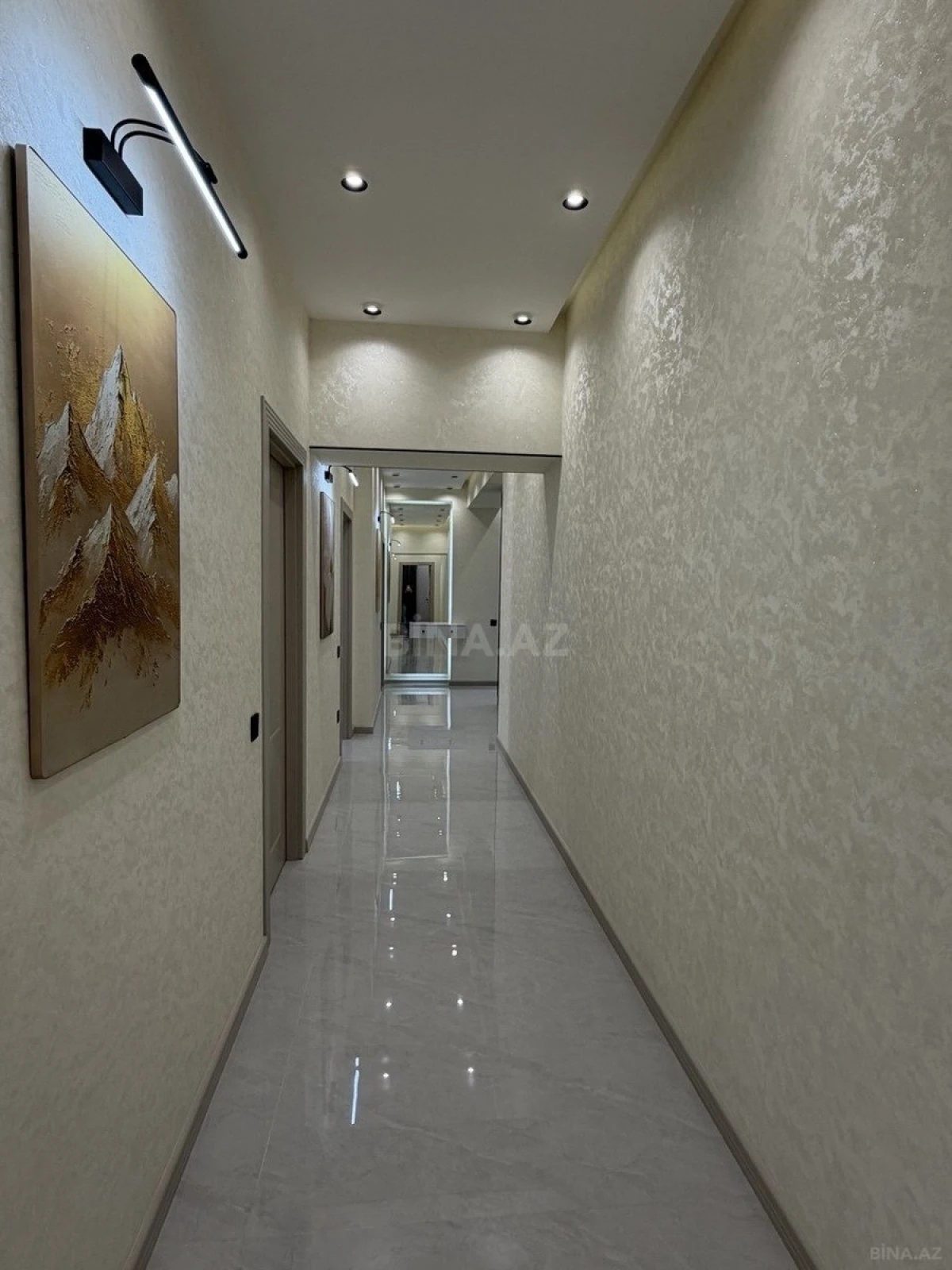Satılır 3 otaqlı mənzil 105 m²