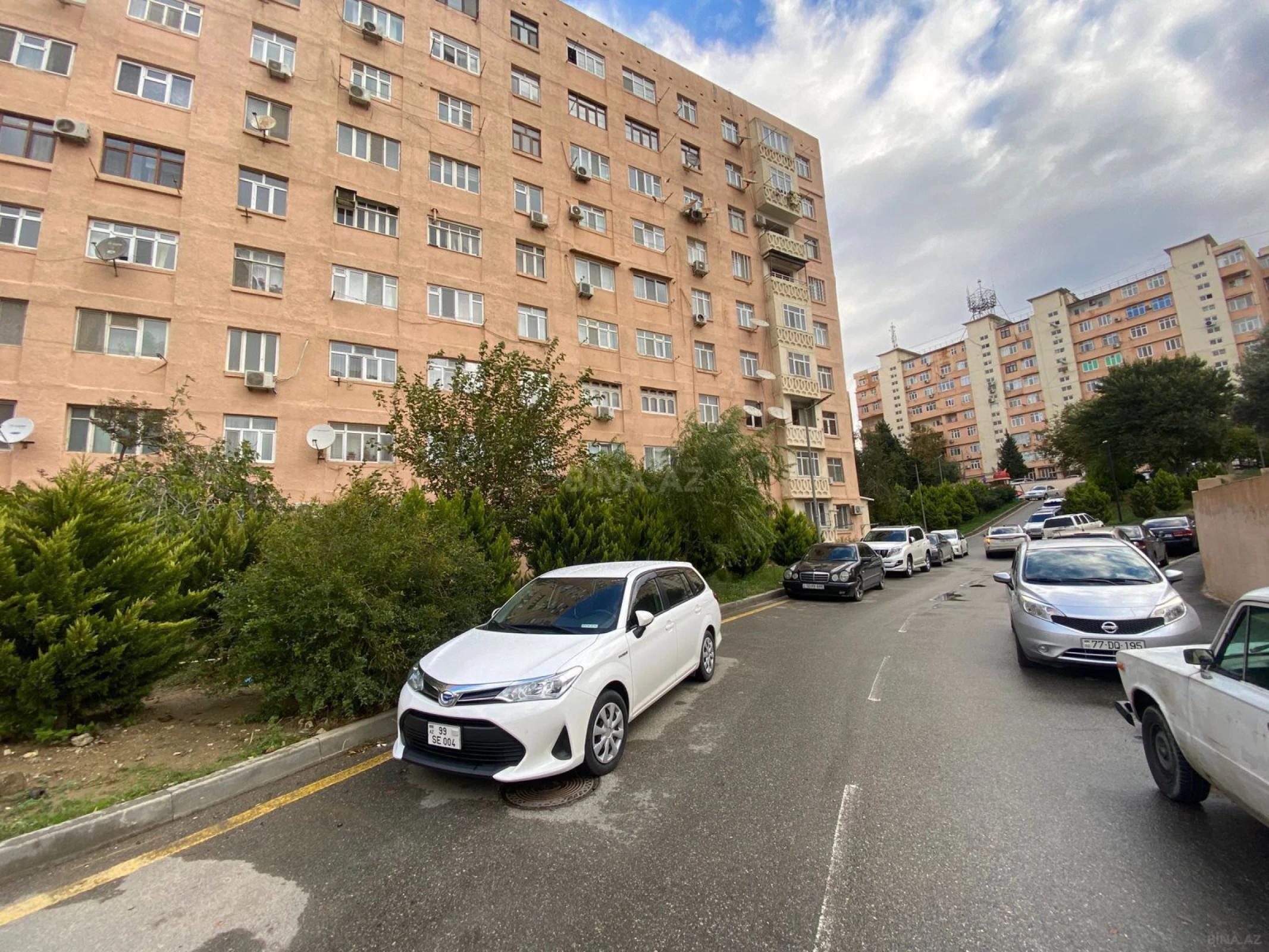 Satılır 4 otaqlı mənzil 100 m²