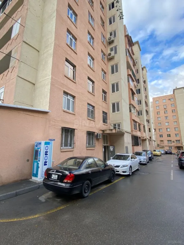 Satılır 4 otaqlı mənzil 100 m²