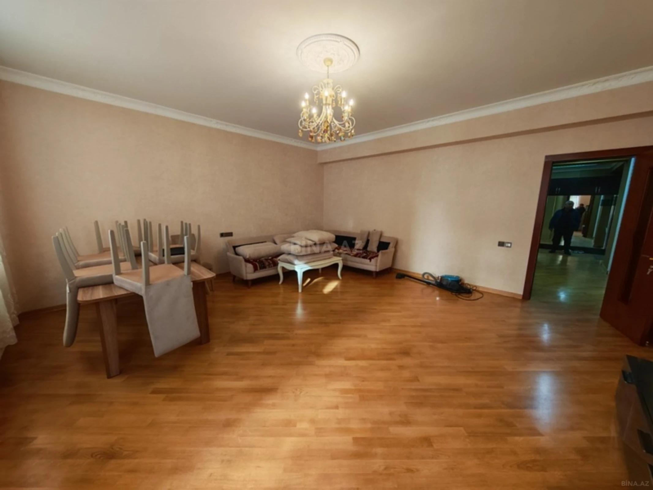 Kirayə verilir 3 otaqlı mənzil 135 m²