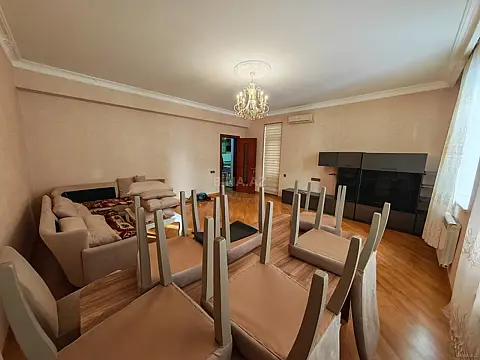 Kirayə verilir 3 otaqlı mənzil 135 m²