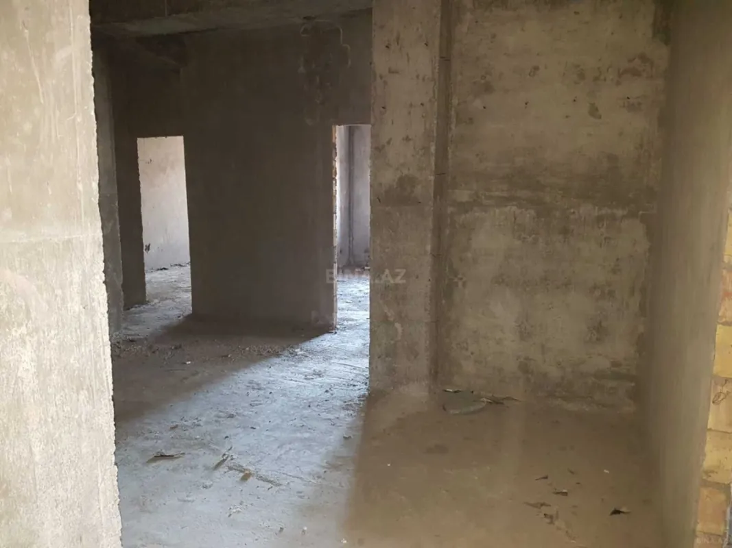 Satılır 4 otaqlı mənzil 205 m²