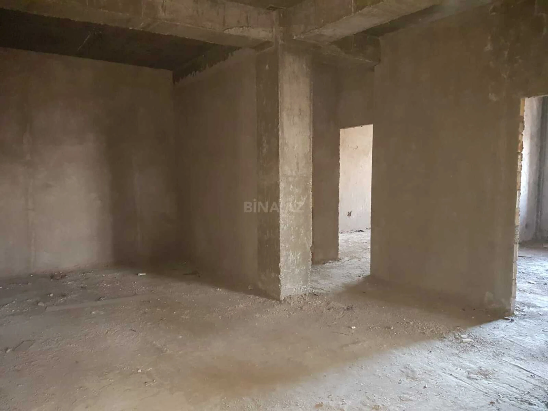 Satılır 4 otaqlı mənzil 205 m²