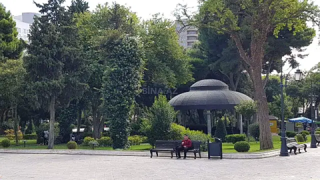 Satılır 4 otaqlı mənzil 205 m²