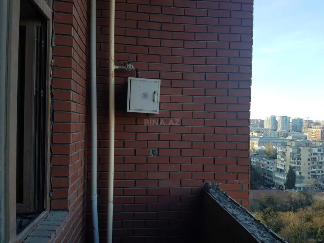 Satılır 4 otaqlı mənzil 205 m²