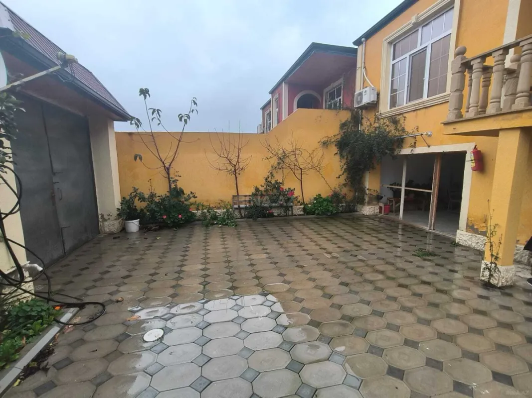 Satılır 4 otaqlı həyət evi 181 m²