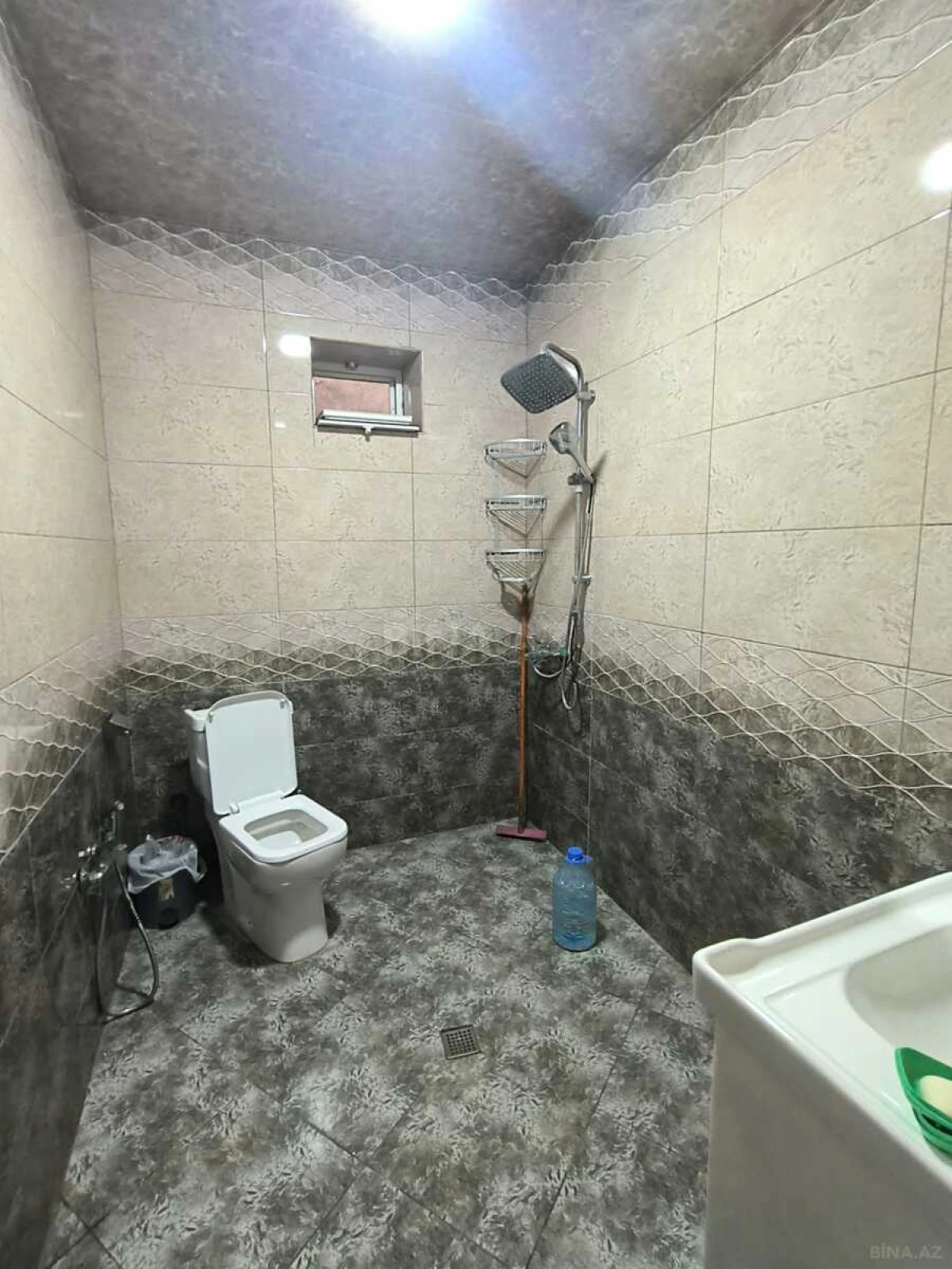 Satılır 4 otaqlı həyət evi 181 m²