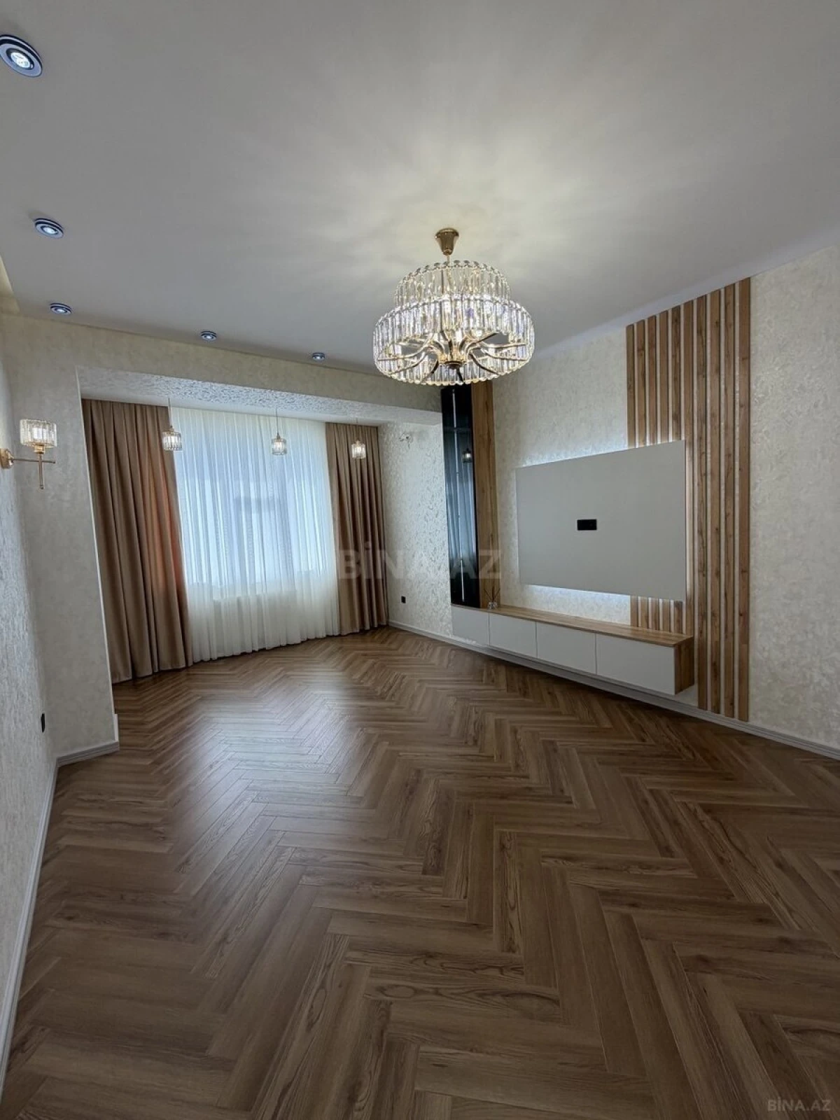 Satılır 3 otaqlı mənzil 105 m²