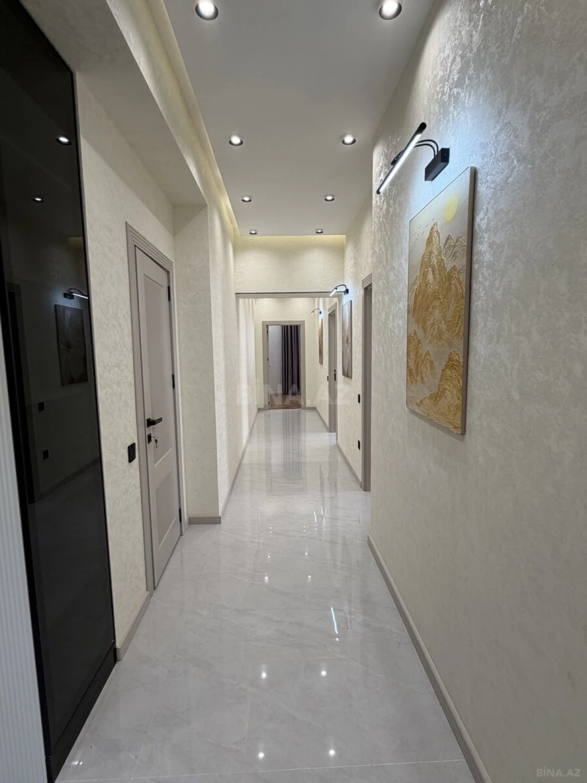 Satılır 3 otaqlı mənzil 105 m²