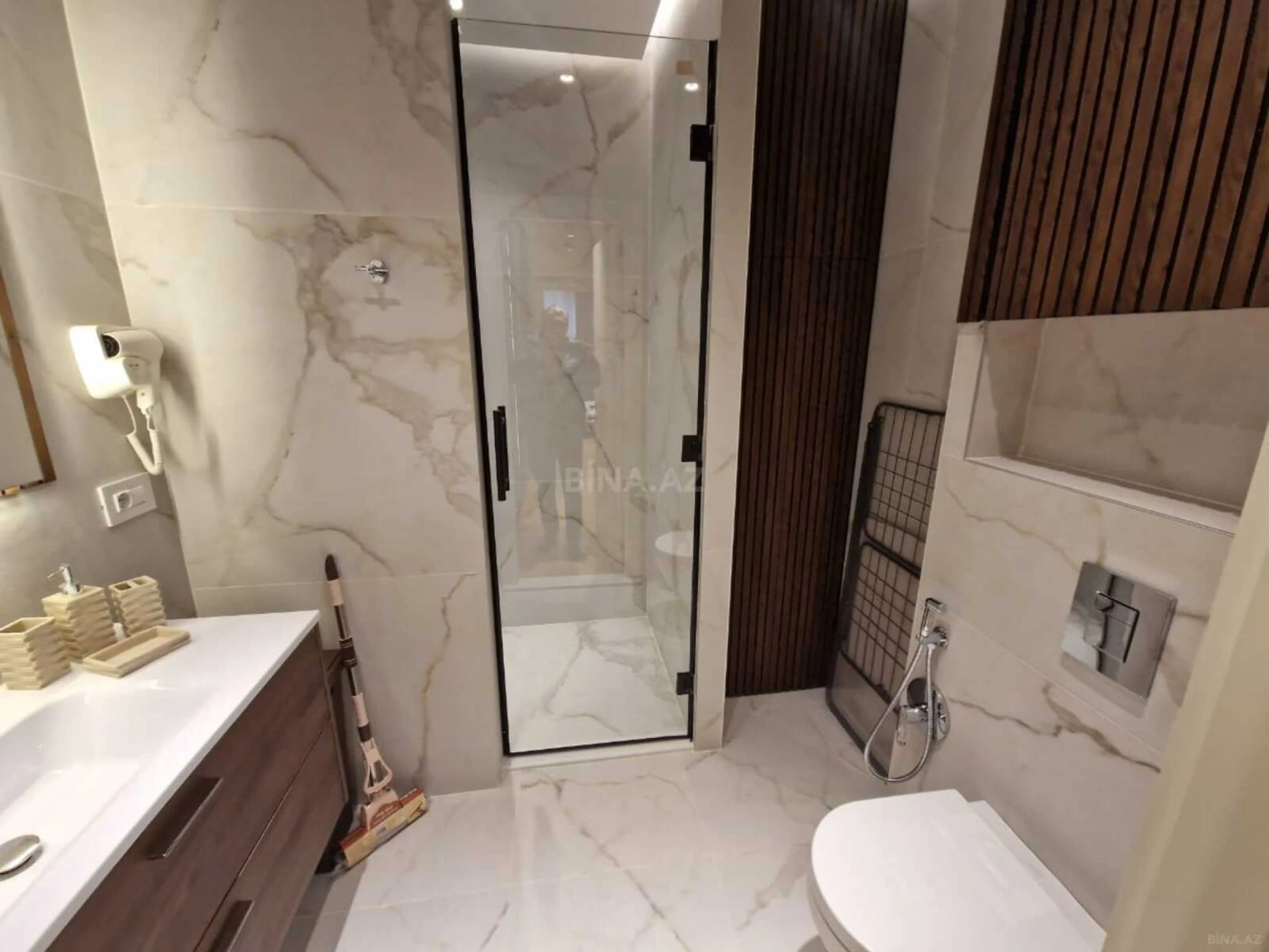 Kirayə verilir 3 otaqlı mənzil 170 m²