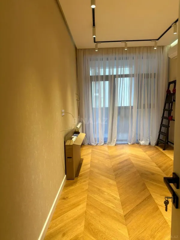 Kirayə verilir 3 otaqlı mənzil 170 m²