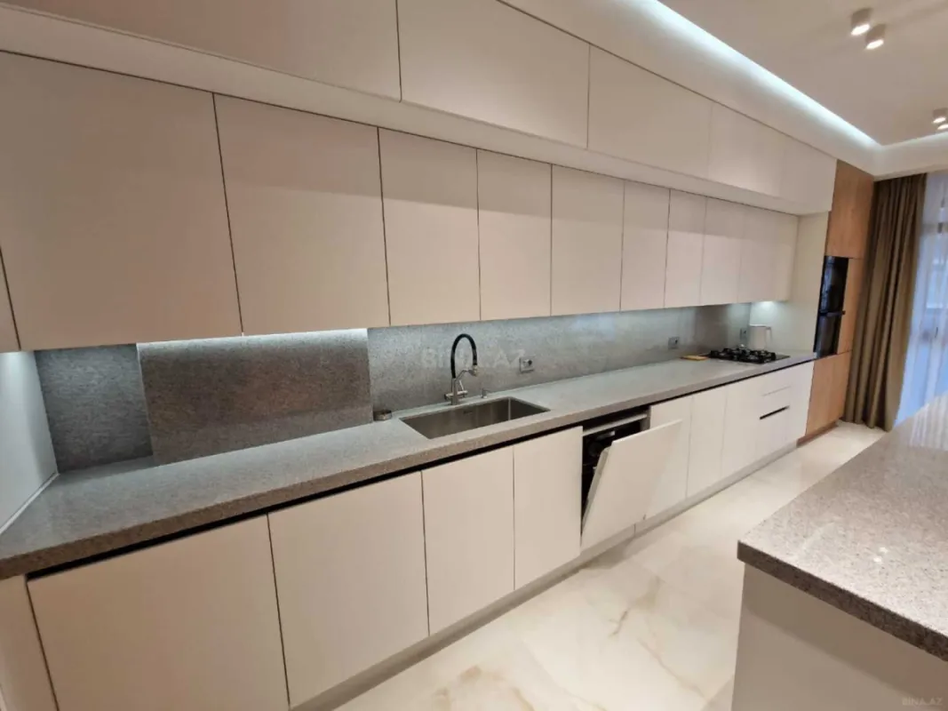 Kirayə verilir 3 otaqlı mənzil 170 m²