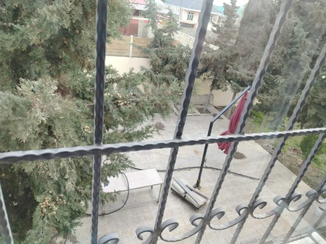 Satılır 6 otaqlı həyət evi 220 m²