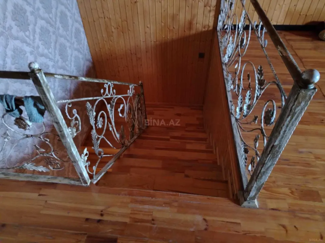 Satılır 6 otaqlı həyət evi 220 m²