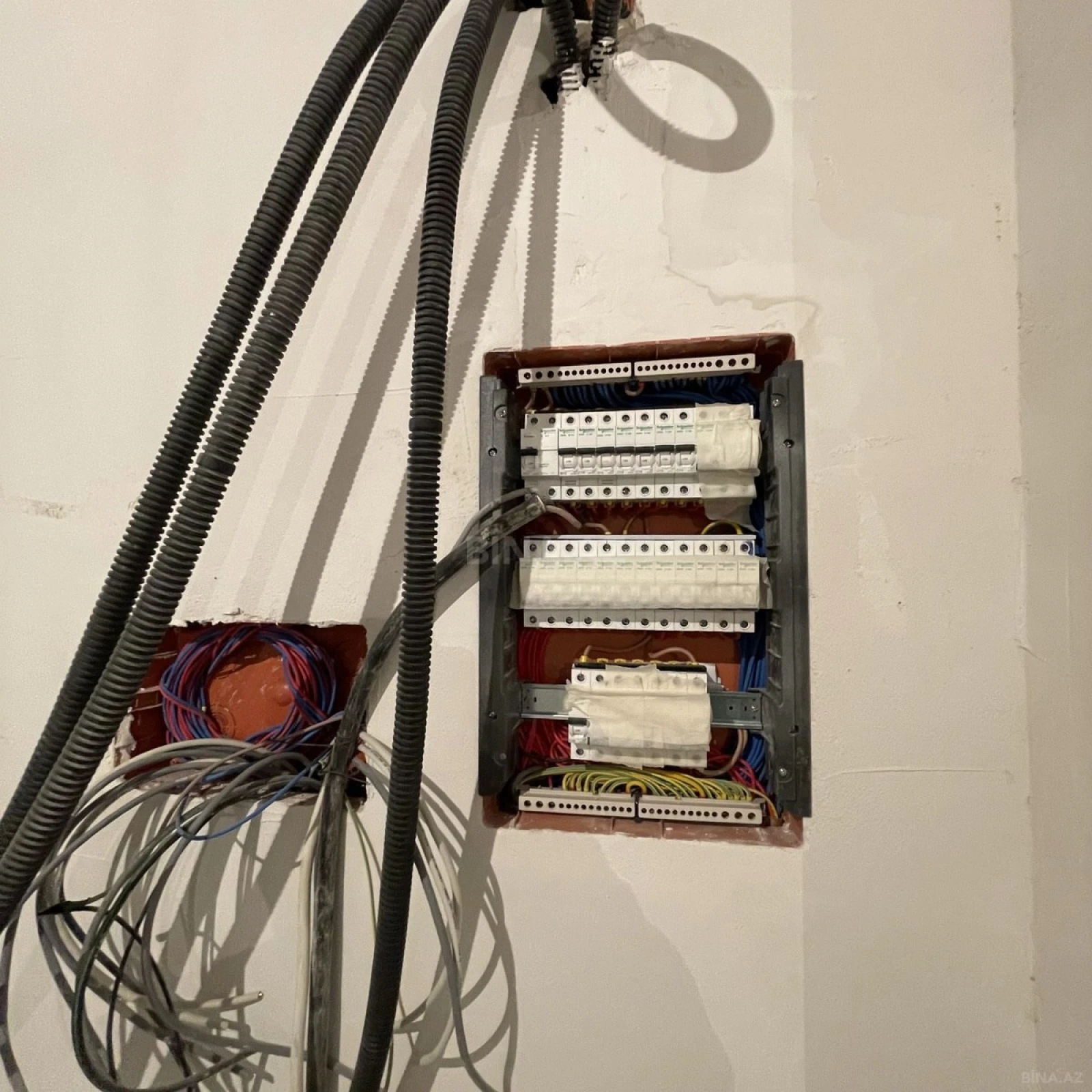 Satılır 4 otaqlı mənzil 200 m²