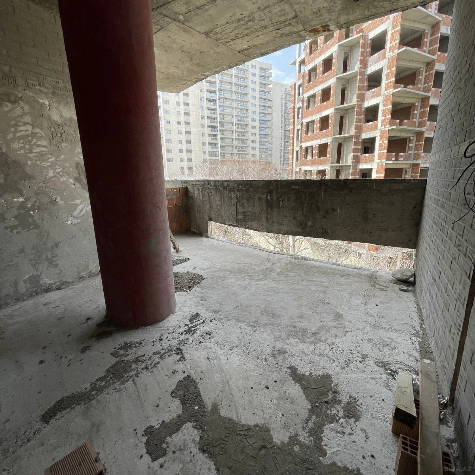 Satılır 4 otaqlı mənzil 200 m²