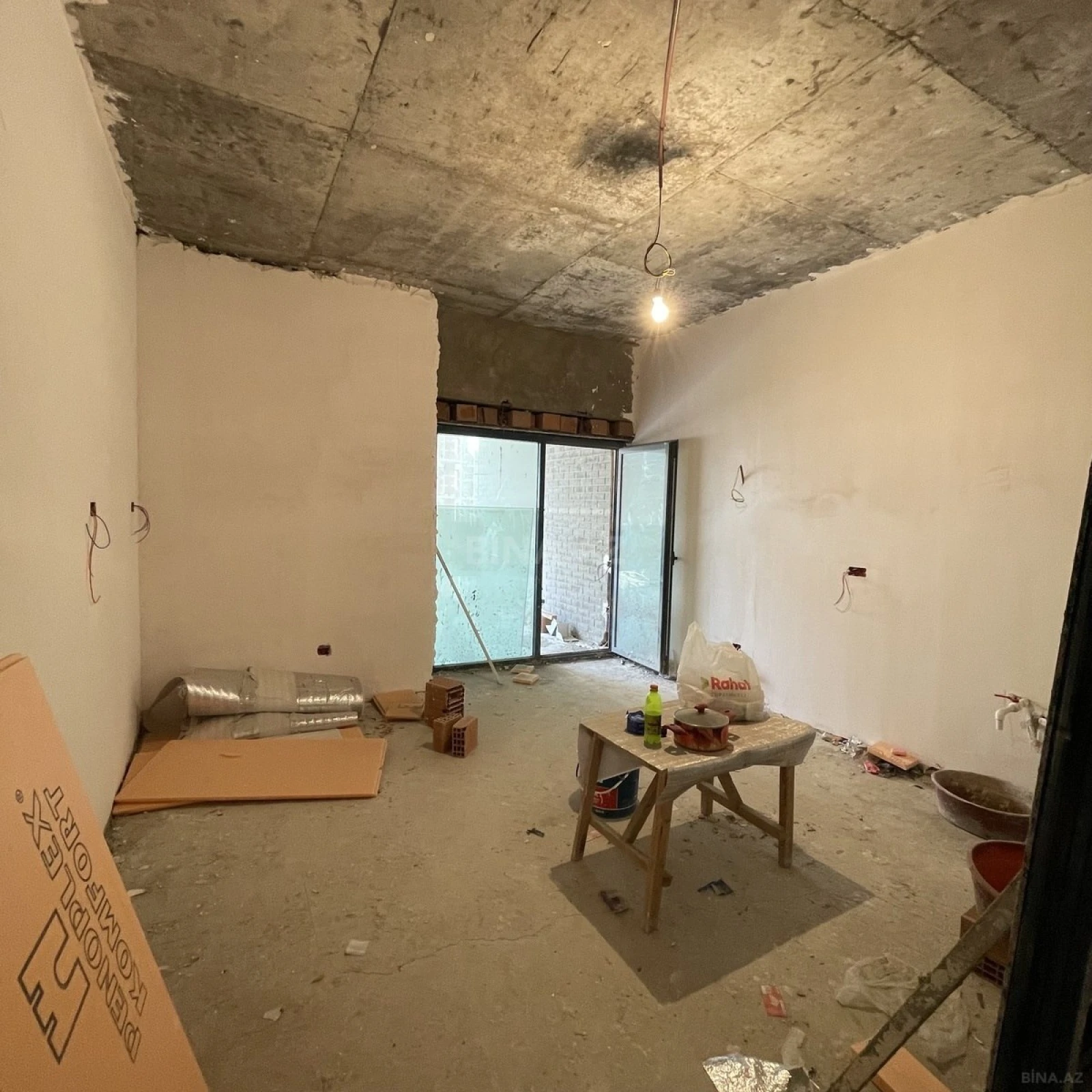 Satılır 4 otaqlı mənzil 200 m²