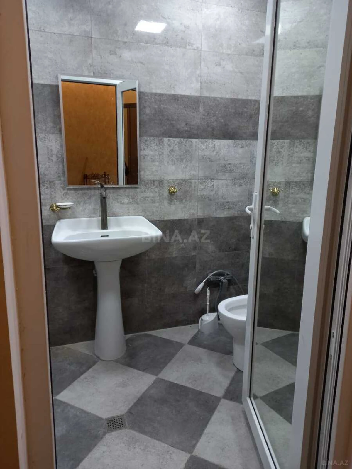 Kirayə verilir 2 otaqlı mənzil 68 m²