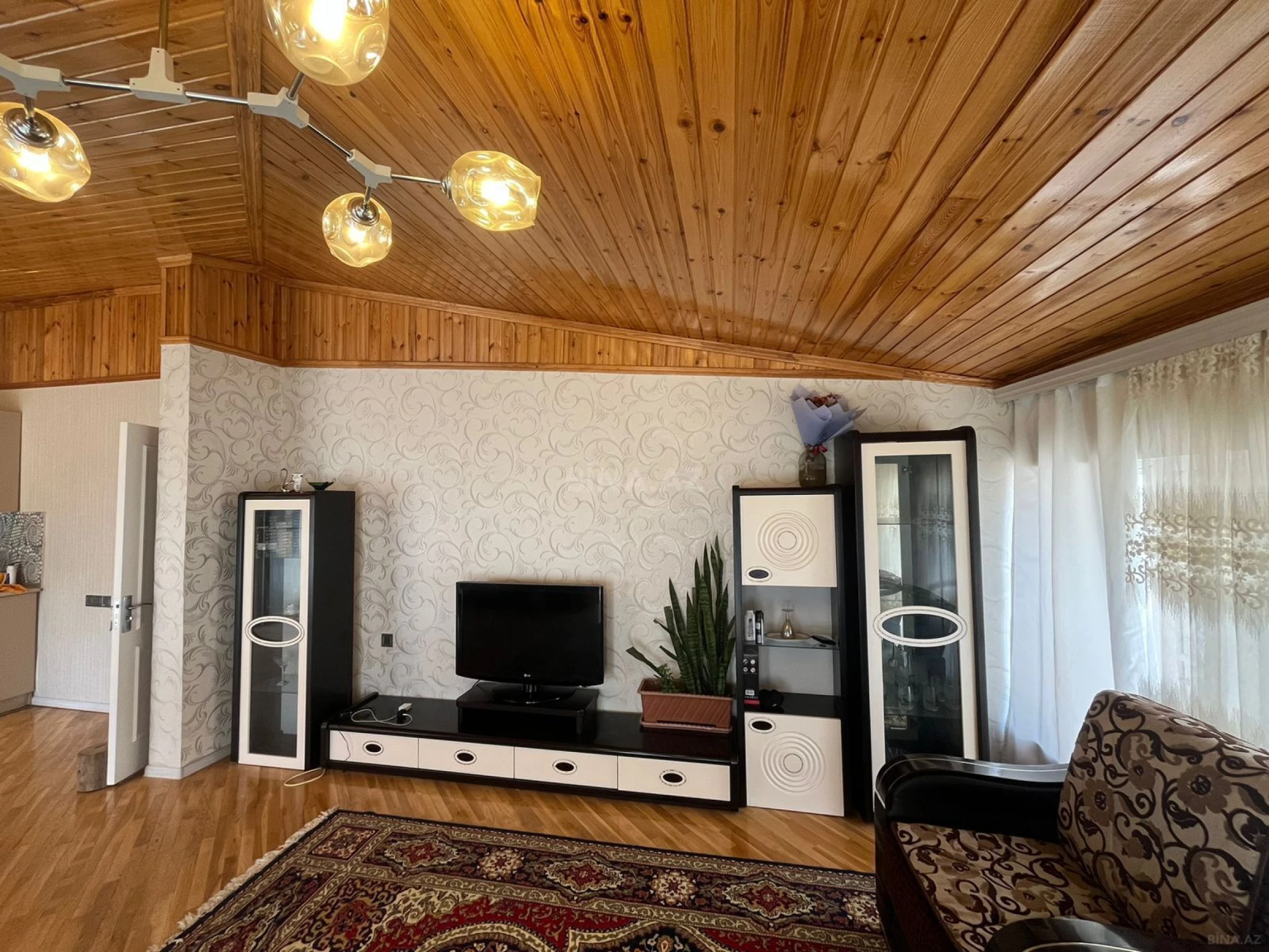 Kirayə verilir 3 otaqlı mənzil 134 m²