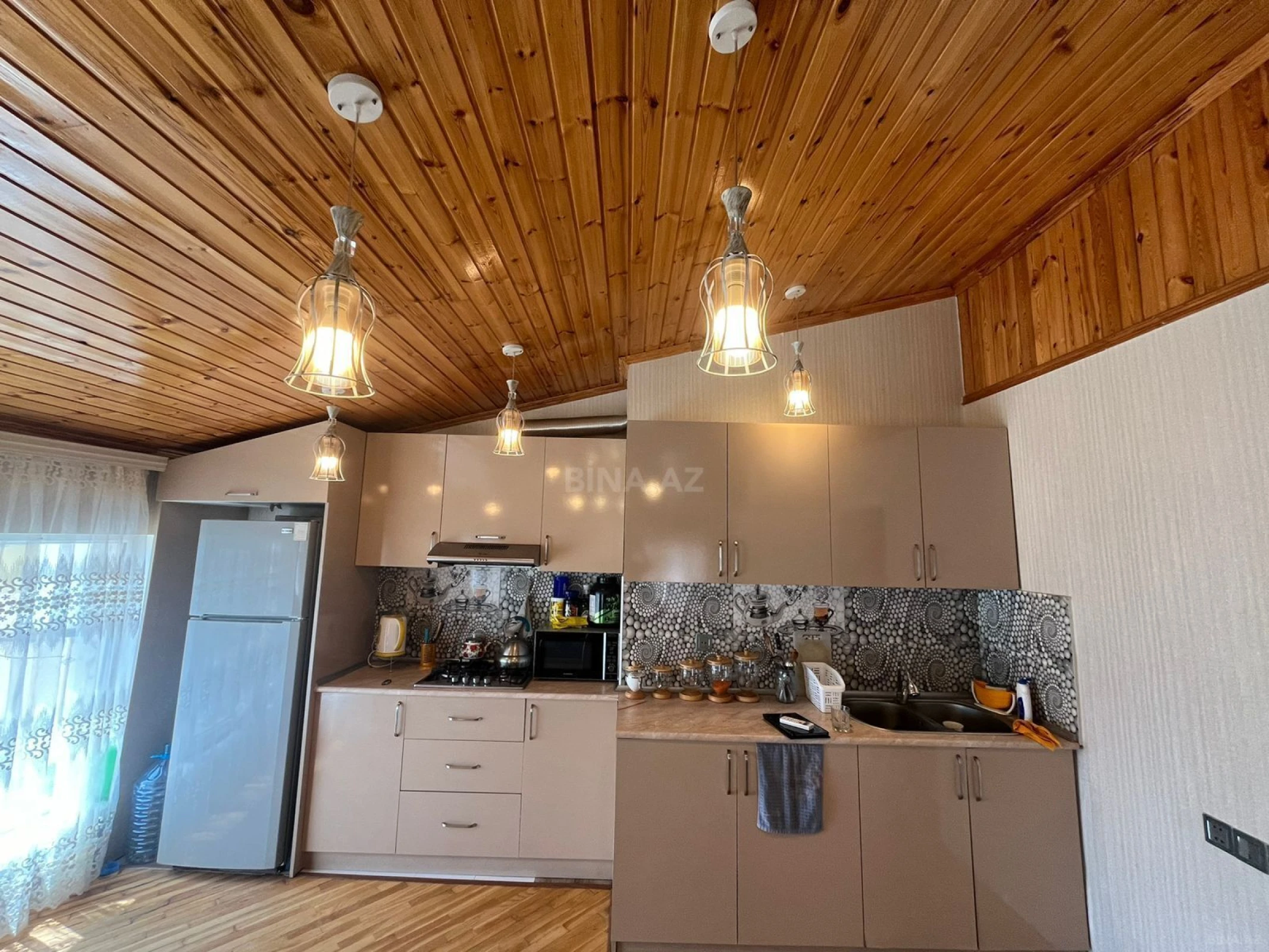 Kirayə verilir 3 otaqlı mənzil 134 m²