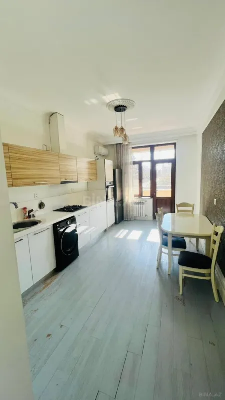 Kirayə verilir 2 otaqlı mənzil 90 m²