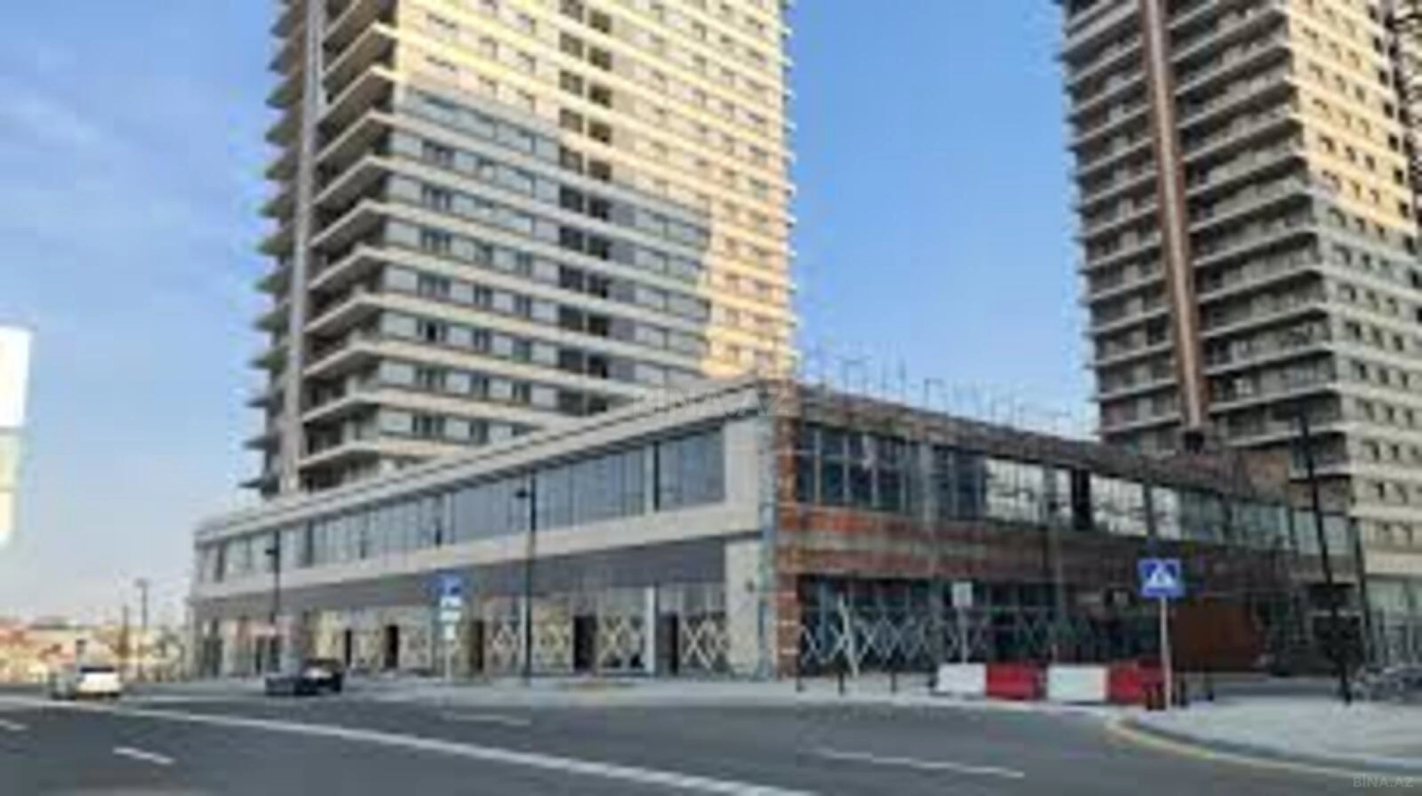 Satılır 3 otaqlı mənzil 157 m²