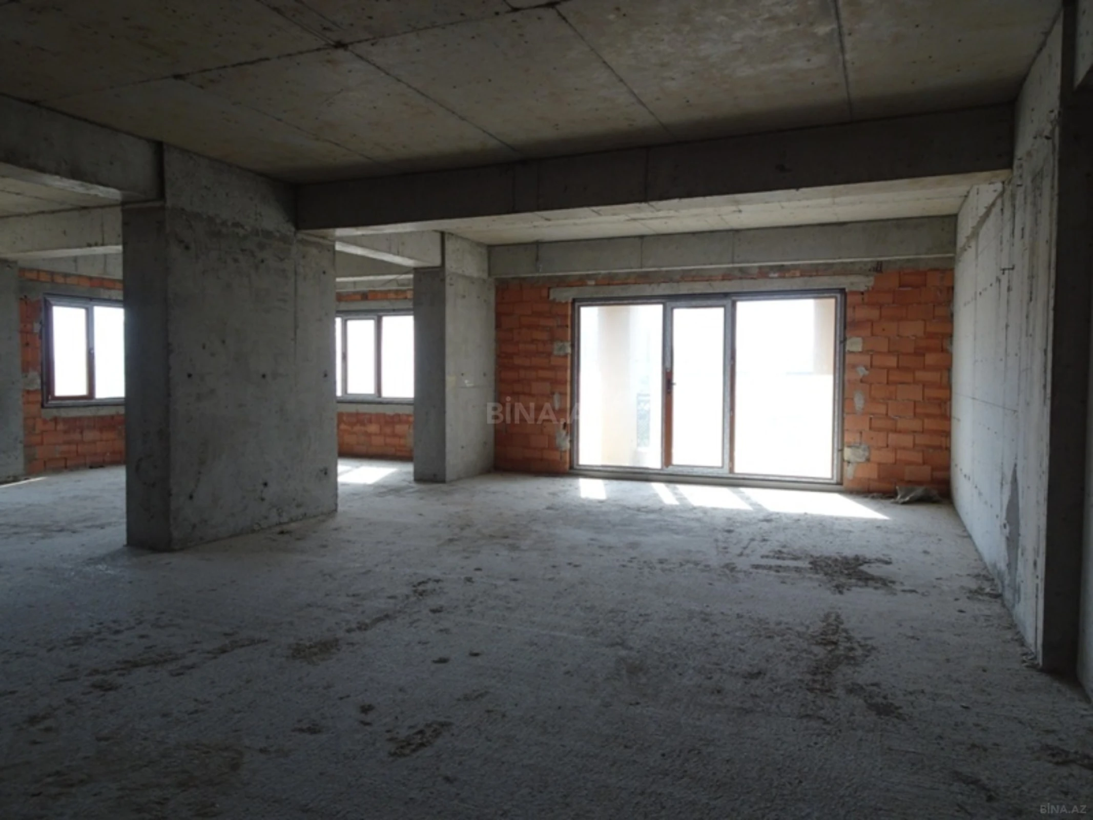 Satılır 3 otaqlı mənzil 157 m²