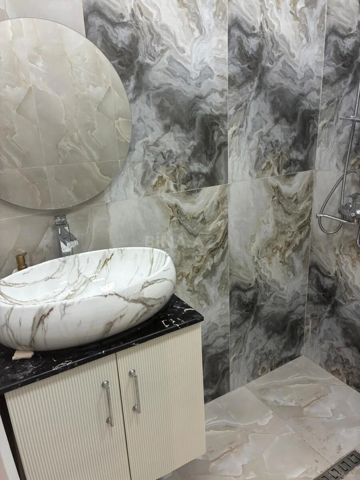 Kirayə verilir 2 otaqlı mənzil 70 m²