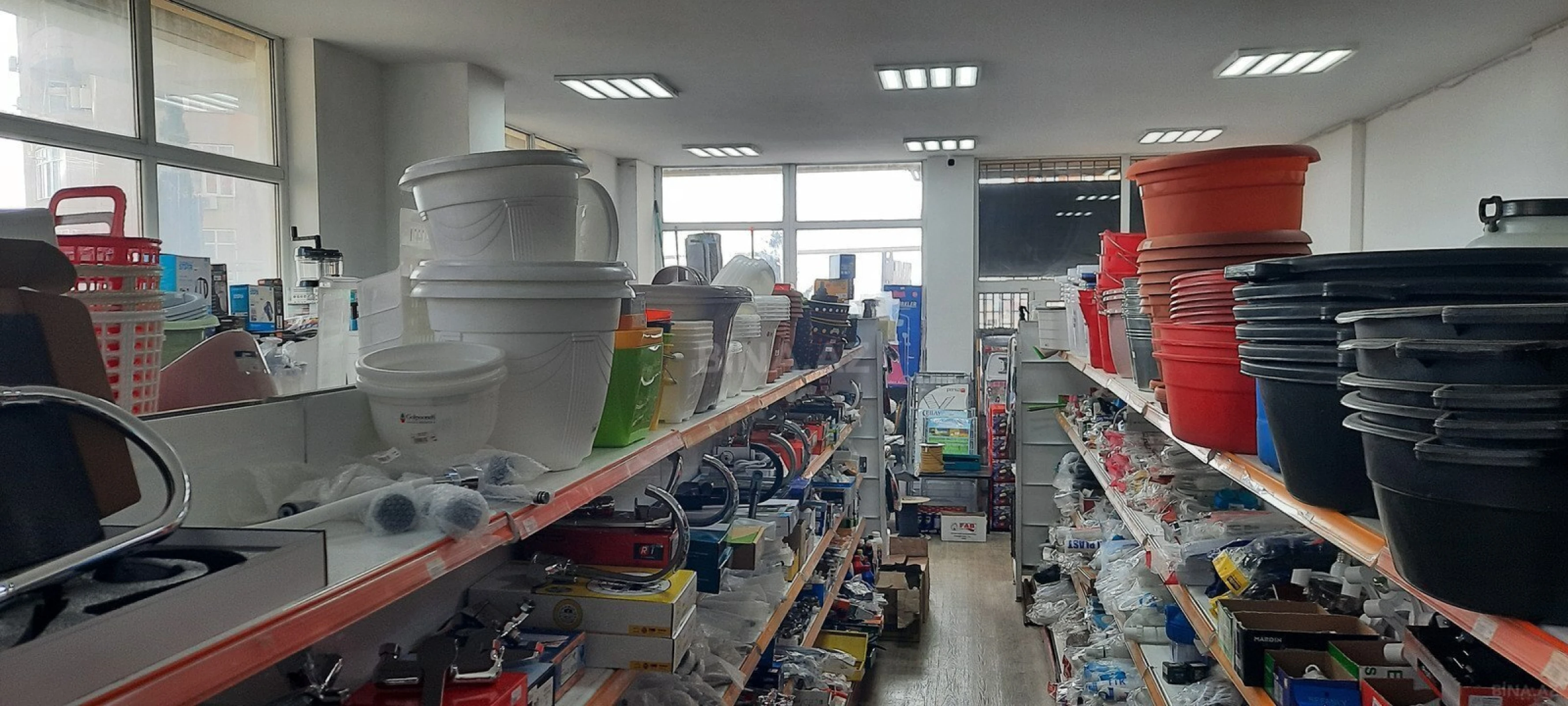 Satılır obyekt 93.5 m²