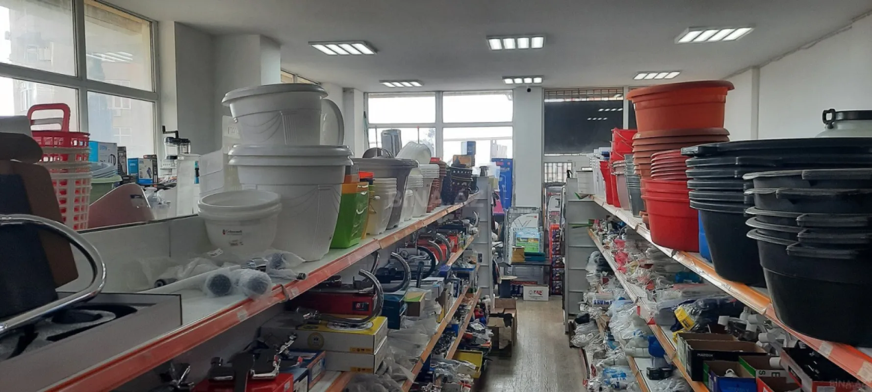 Satılır obyekt 93.5 m²