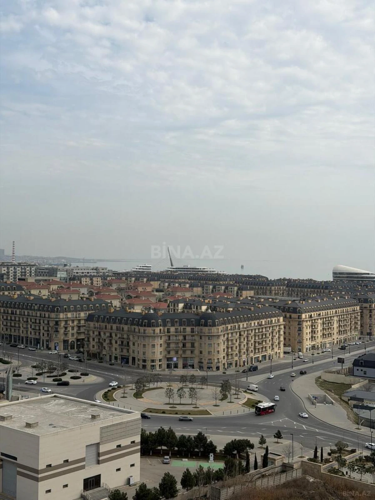 Satılır 3 otaqlı mənzil 124.7 m²