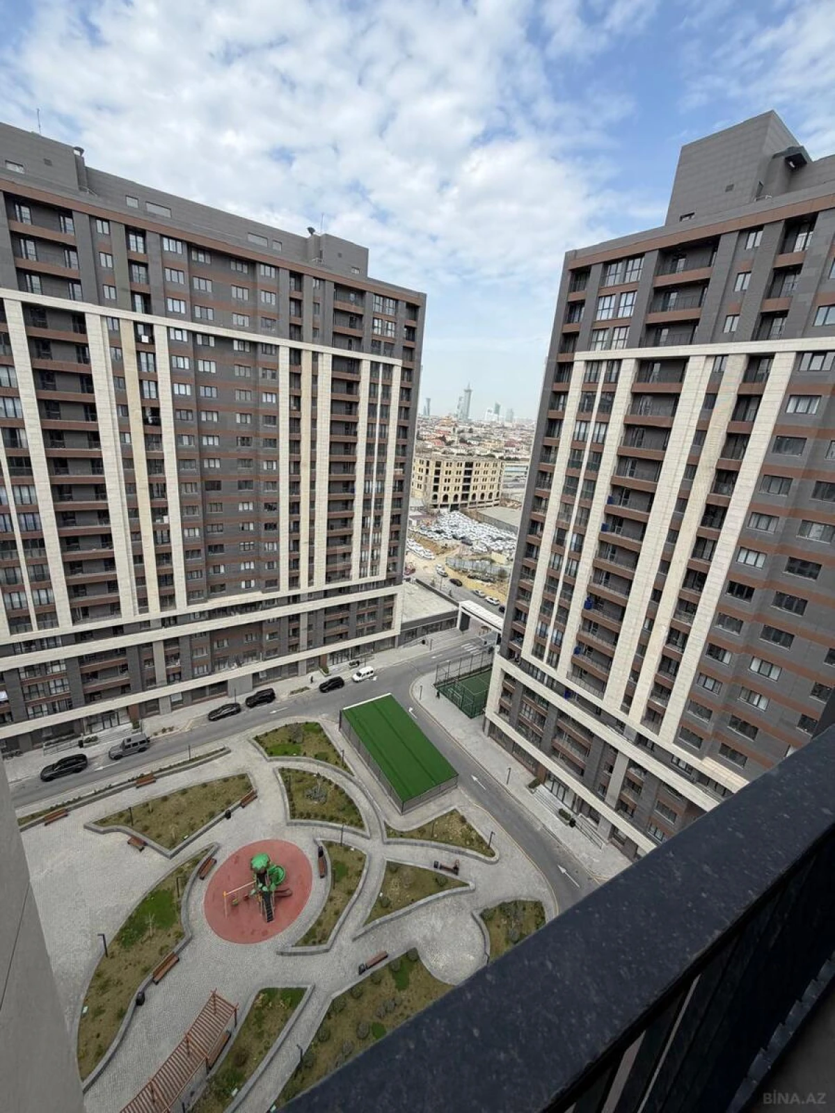 Satılır 3 otaqlı mənzil 124.7 m²