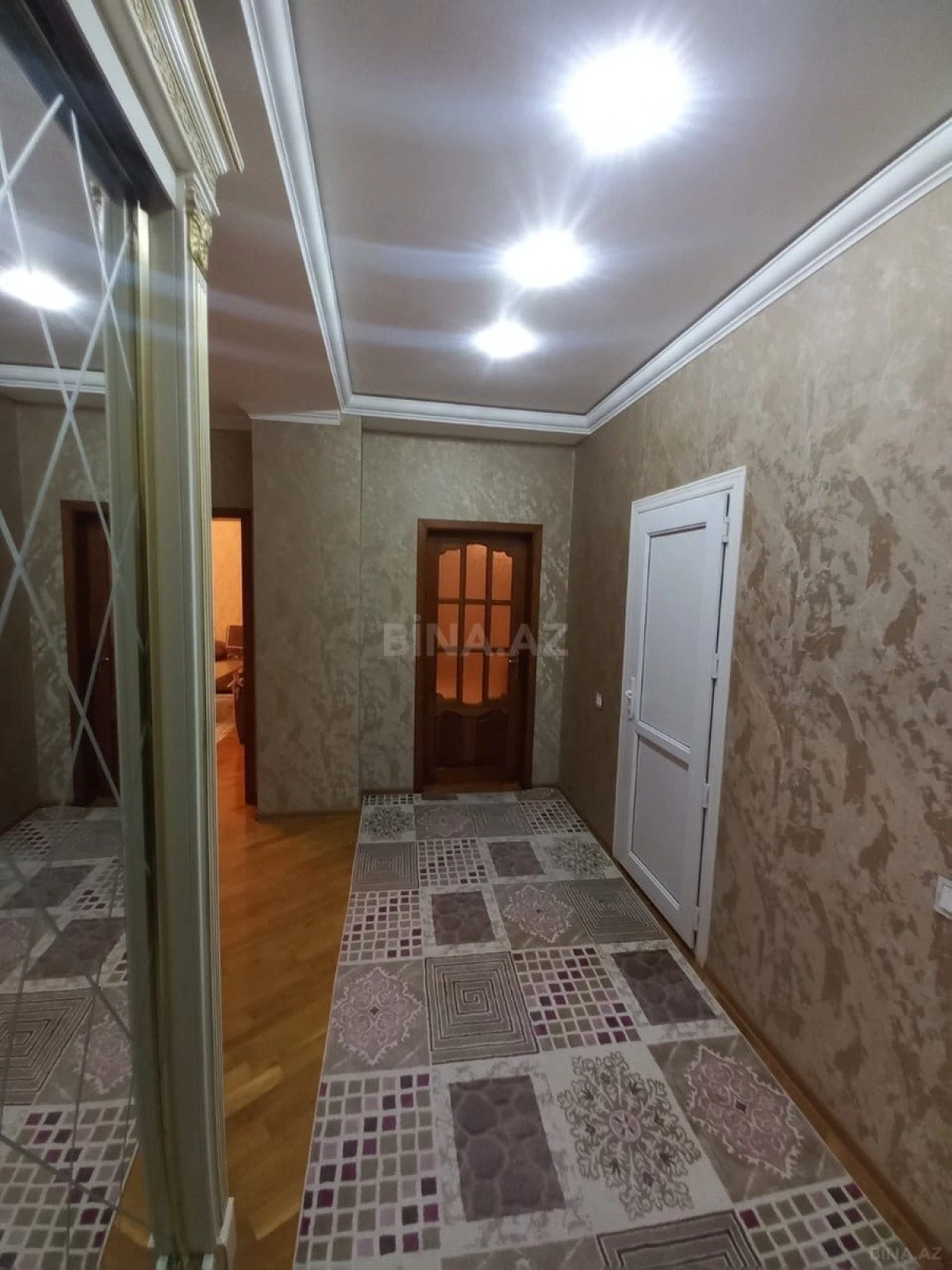 Satılır 2 otaqlı mənzil 100 m²