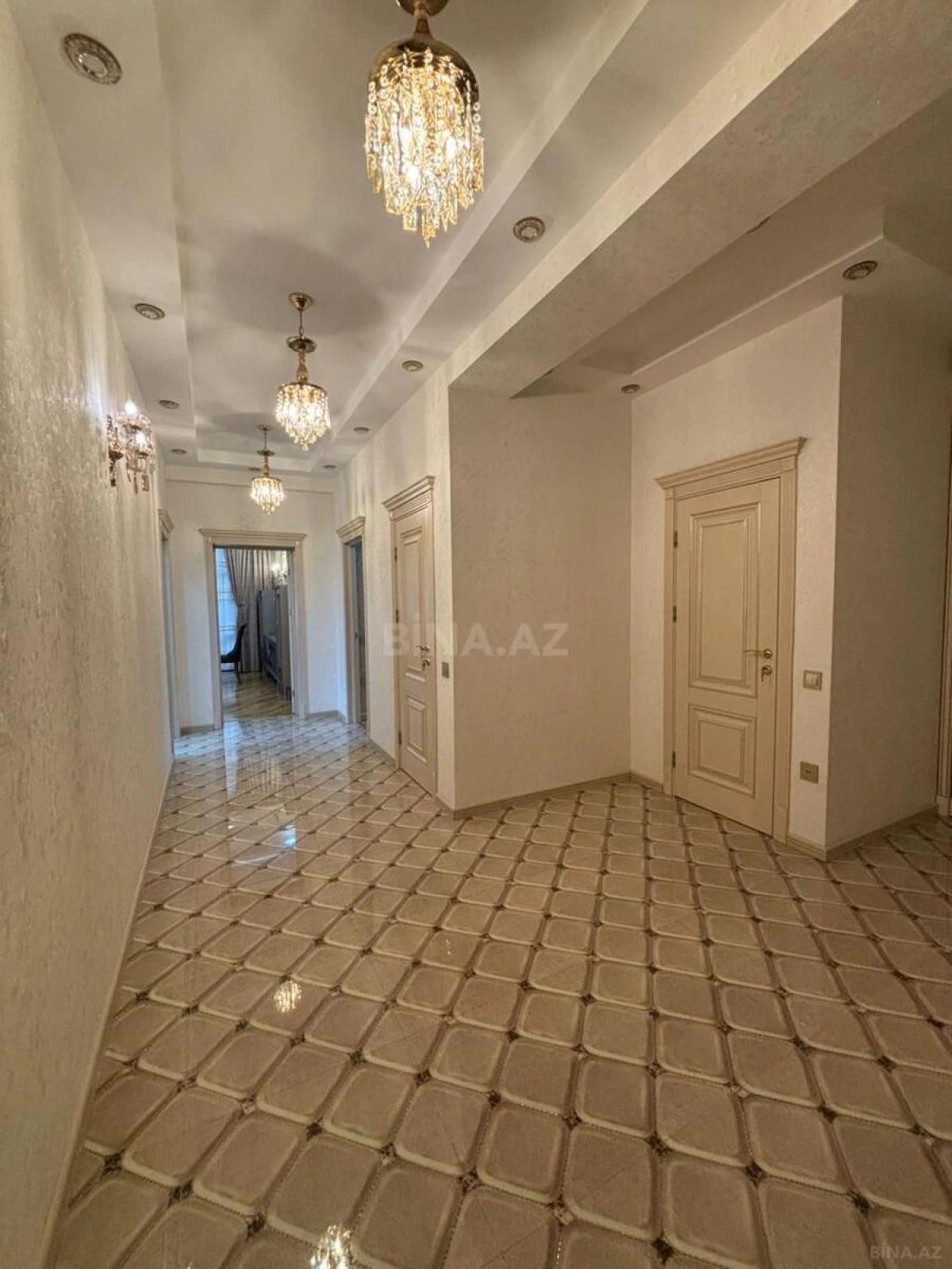 Kirayə verilir 3 otaqlı mənzil 135 m²